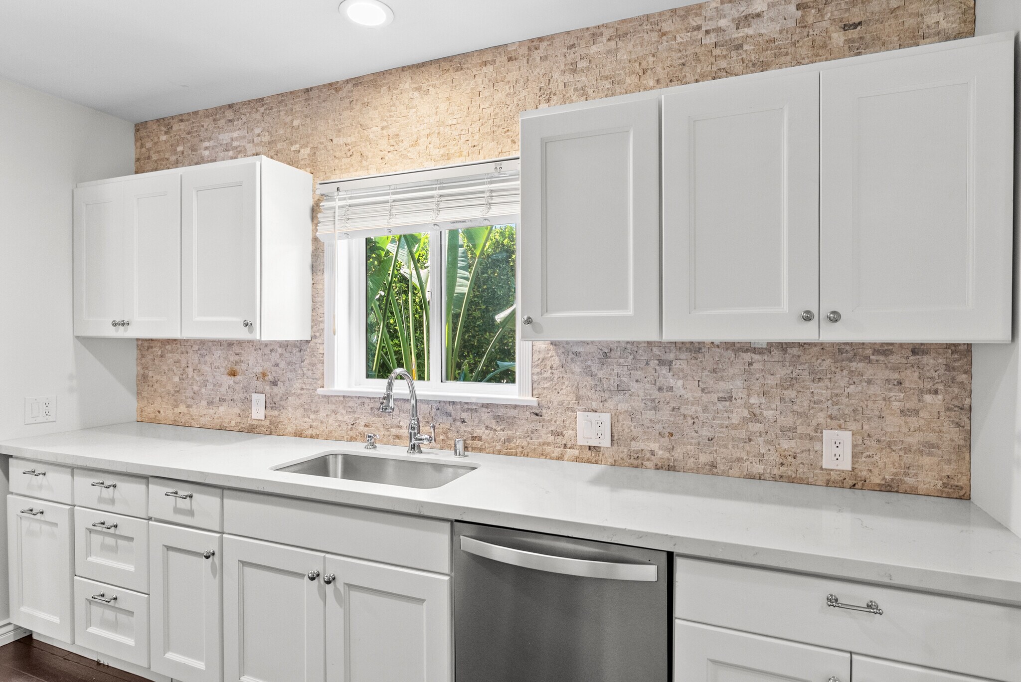 Building Photo - 4242 Van Nuys Blvd