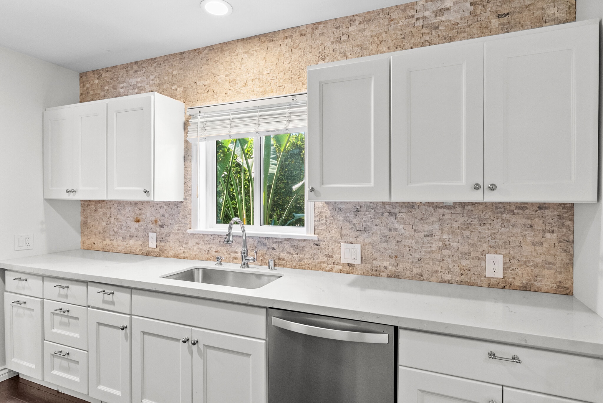 Kitchen - 4242 Van Nuys Blvd