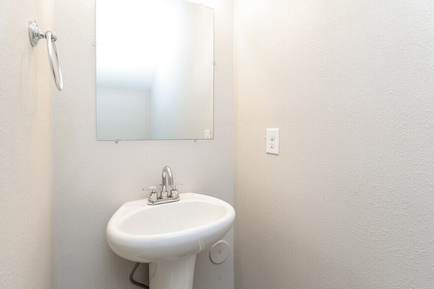 Building Photo - 4234 Grant Martin Dr