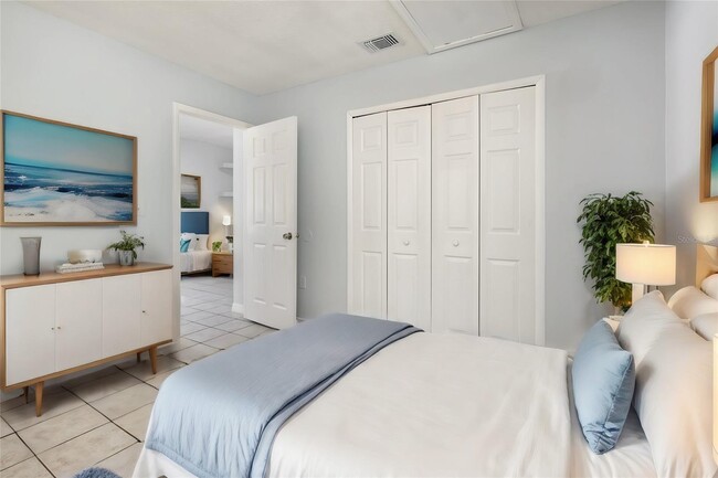 Building Photo - 588 Imperial Pl