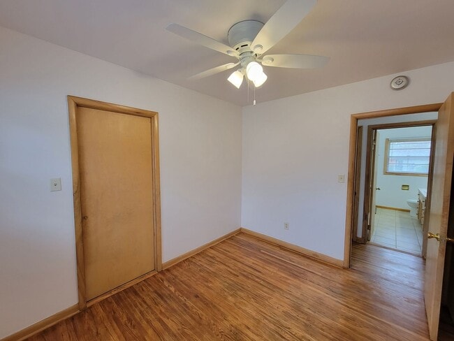 Building Photo - Great Home in quiet Waterloo Neighborhood