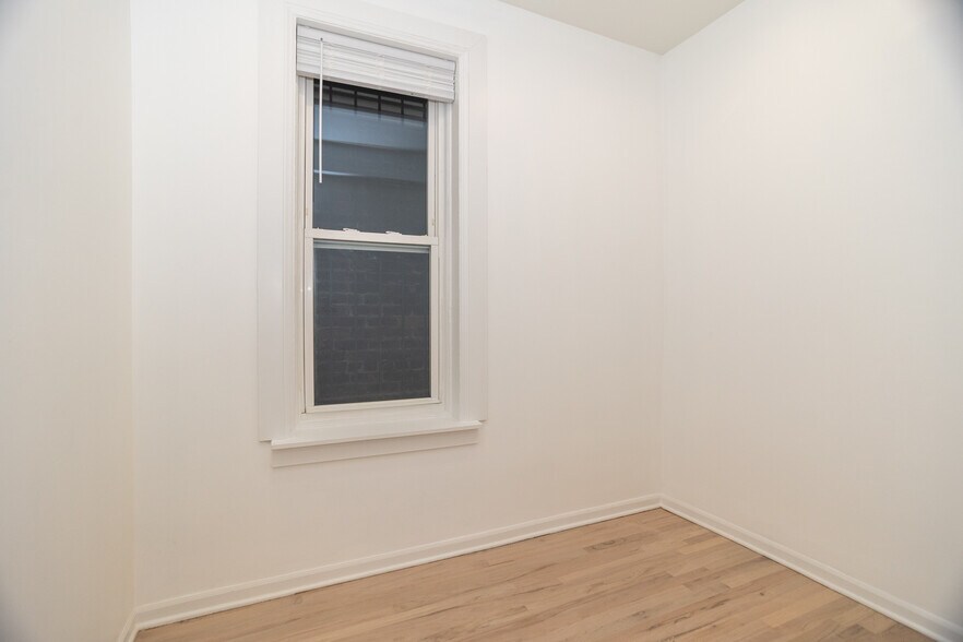 Building Photo - 1247 N Cleaver St