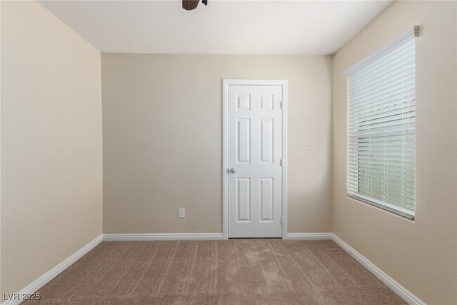 Building Photo - 945 Spiracle Ave