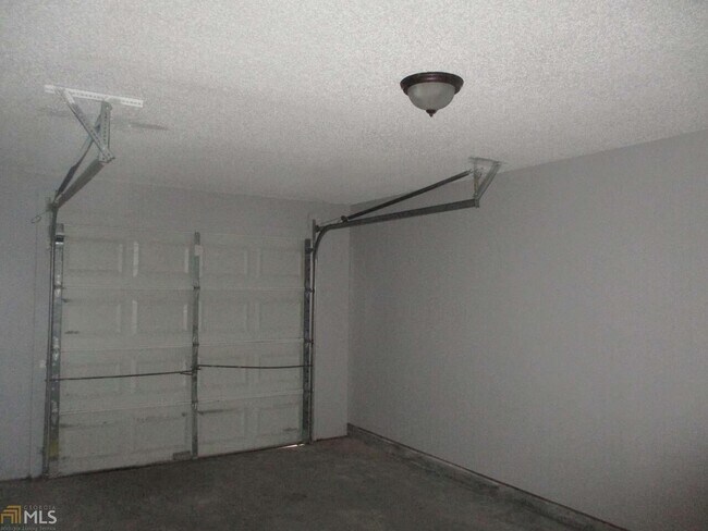 Building Photo - 2255 Ramblewood Cir