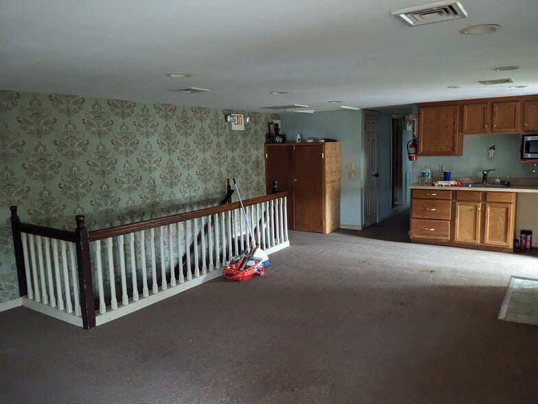 Building Photo - 17 Turntable Jct