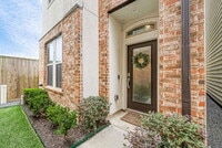 Building Photo - Modern home with 3 bedrooms, 3.5 bathrooms...