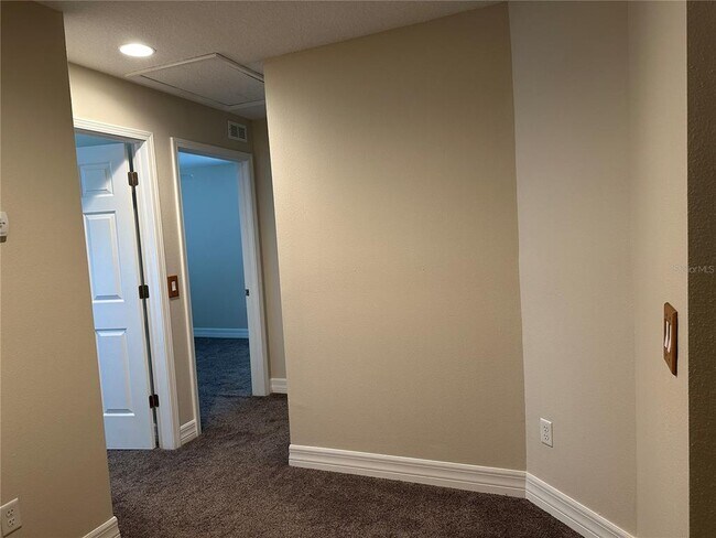 Building Photo - 117 Shore Dr Pl