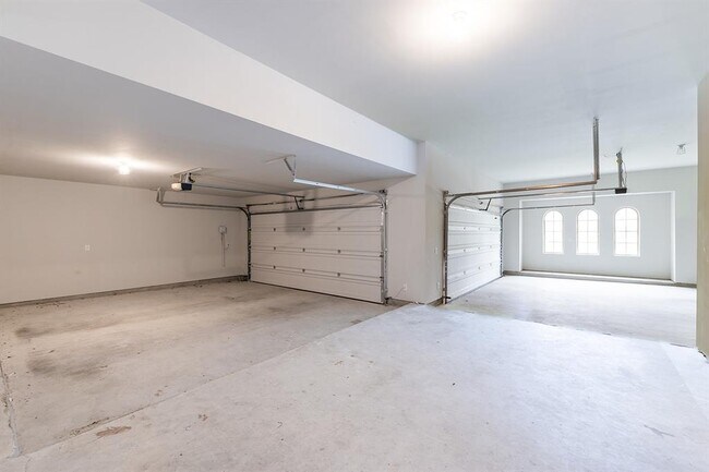 Building Photo - 58001 Davenport Divide Rd