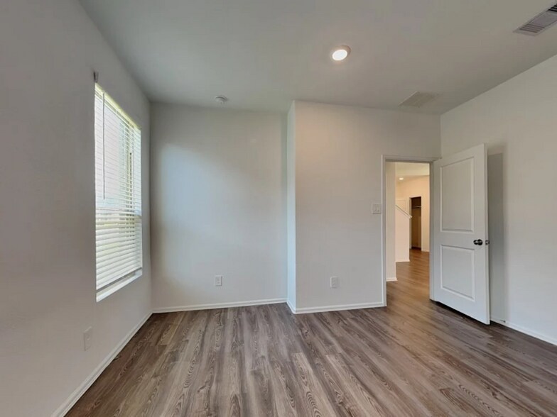Building Photo - 24142 Laurel Farms Dr
