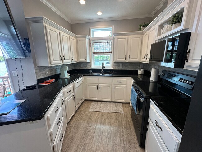 Building Photo - 619 Nettles Blvd