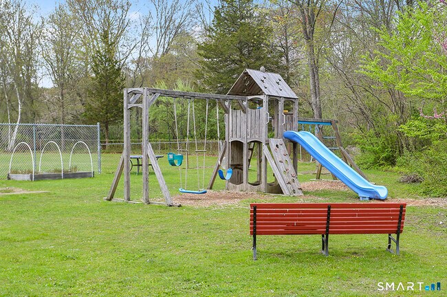 Building Photo - 658 Winnepoge Dr