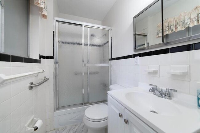 Building Photo - Fantastic 3bd/2ba home! Let yourself in!