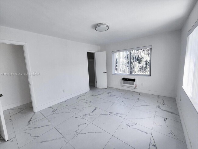 Building Photo - 2465 SW 27th St