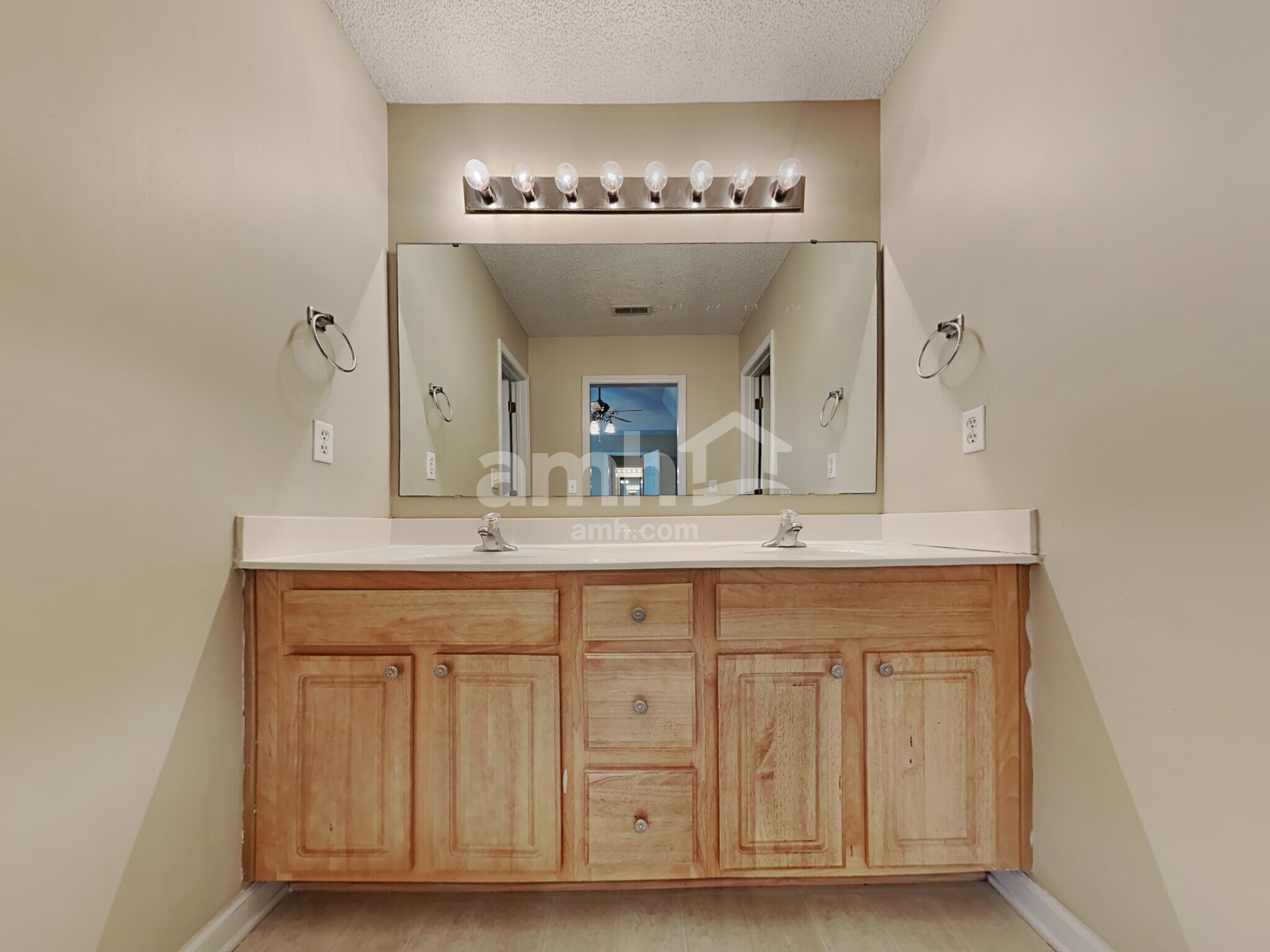 Building Photo - 149 Trickle Dr