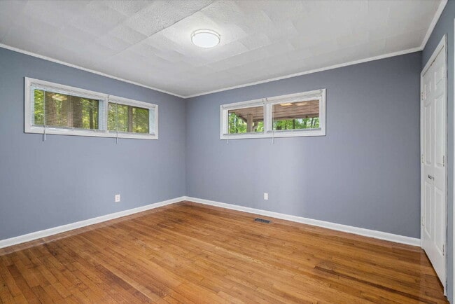 Building Photo - Charming 2-Bed Home with Gleaming Hardwood...