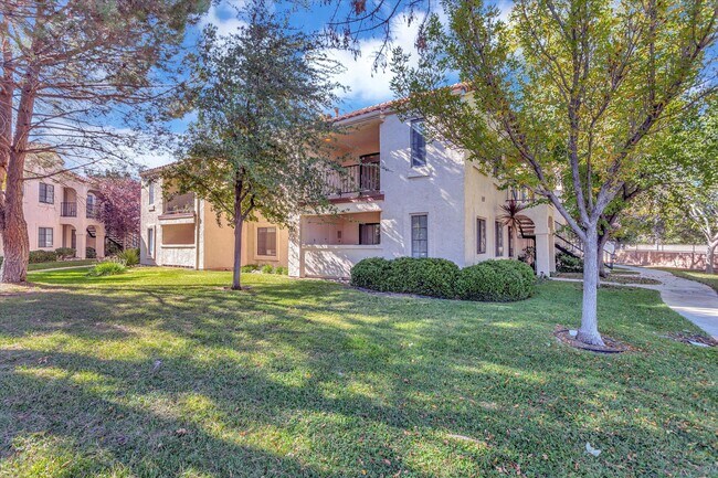 Building Photo - 2554 Olive Dr