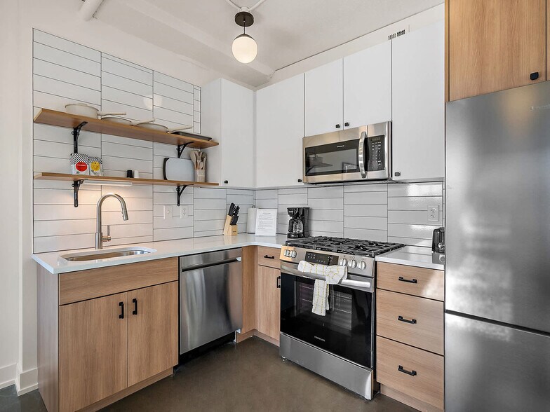 Building Photo - 608 N 3rd Ave