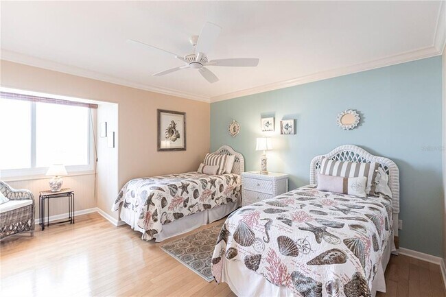 Building Photo - 1055 W Peppertree Dr