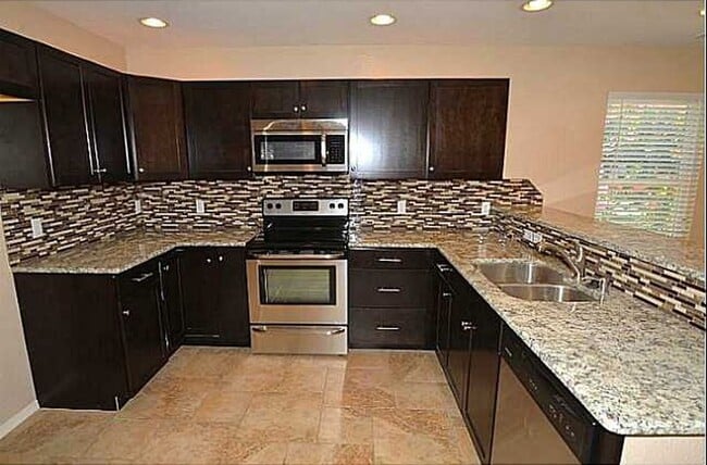 Building Photo - 1502 Barkley St