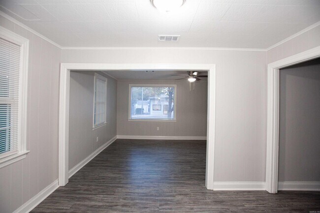 Building Photo - 5008 Lynch Dr