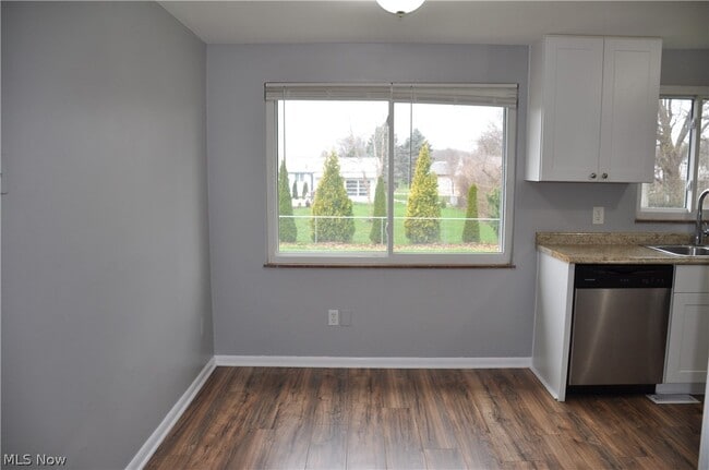 Building Photo - 539 Royer Ave NW