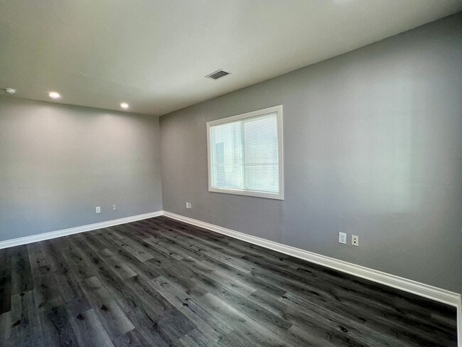 Building Photo - Beautiful Remodeled 1-Bedroom Cottage w/Central A/C and Parking in Hillcrest