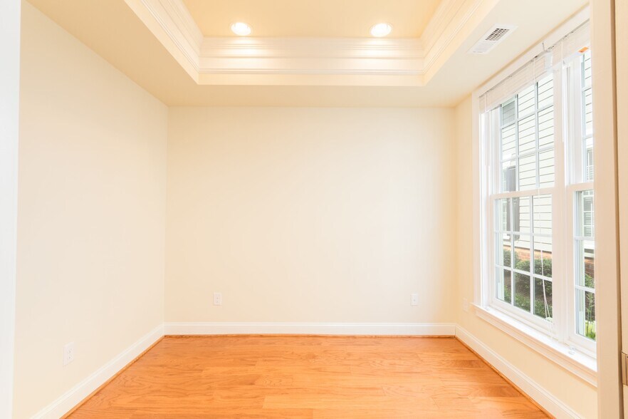 Building Photo - 3020 Glen Valley Dr