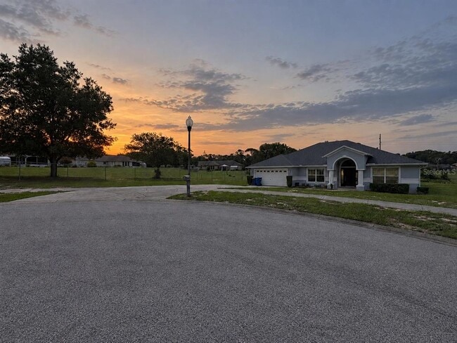 Building Photo - 1325 Oakwood Ct