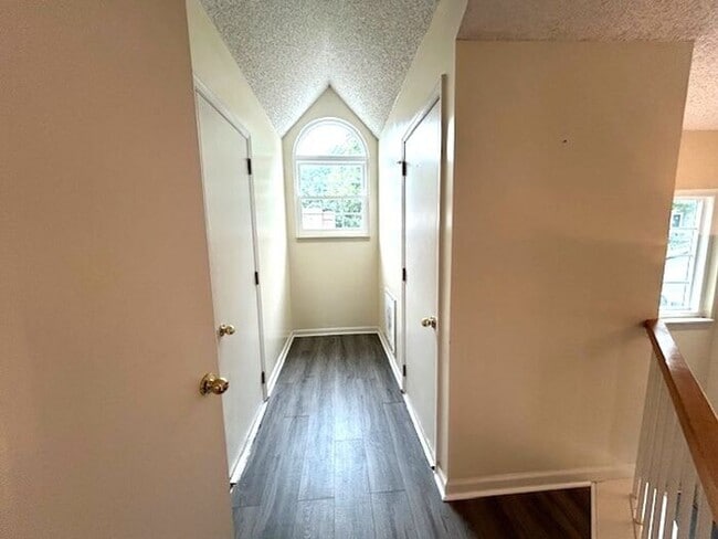 Building Photo - Two Bedroom 2 Bath Townhome