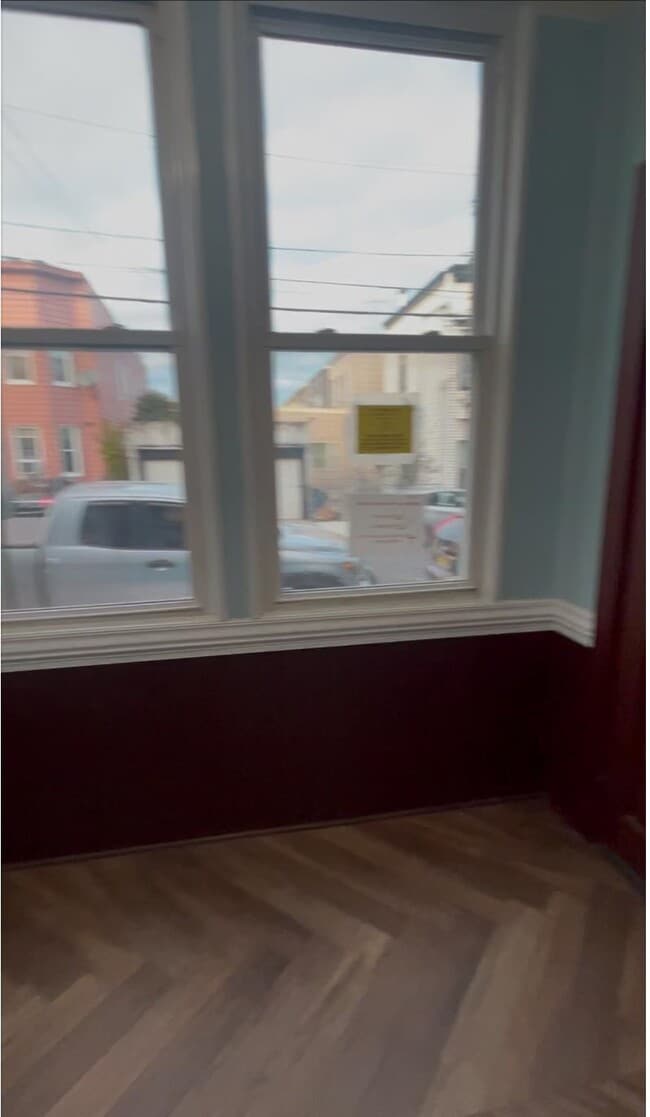 Building Photo - 907 18th St