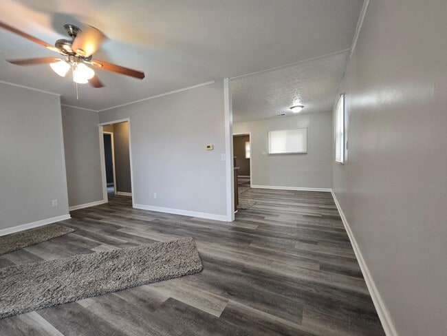 Building Photo - 584 Glenwood Ave