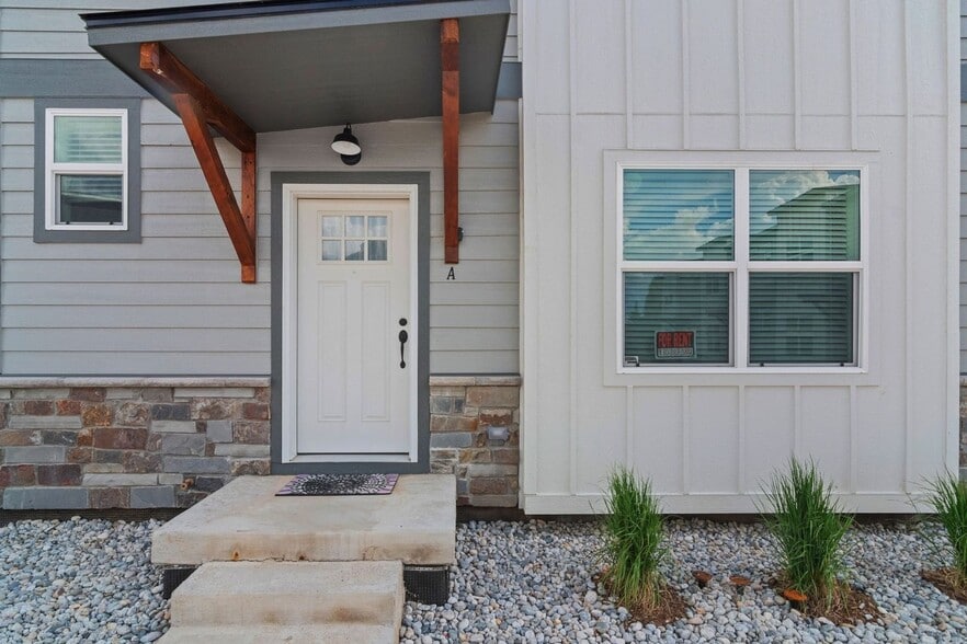 Building Photo - 461 Muse Dr