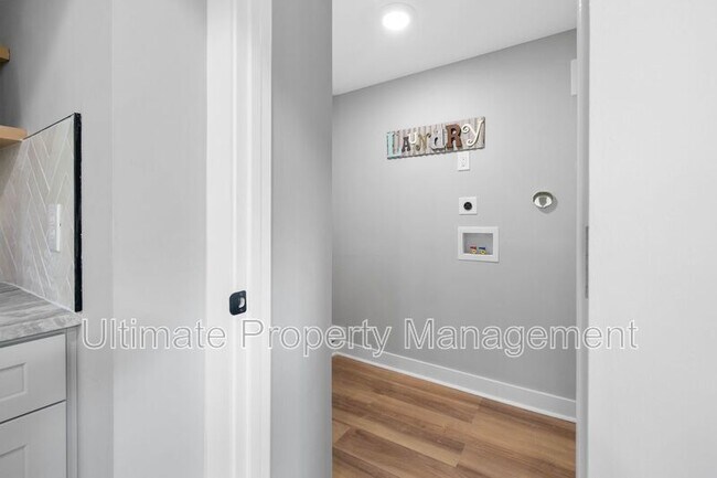 Building Photo - 610 N 10th St