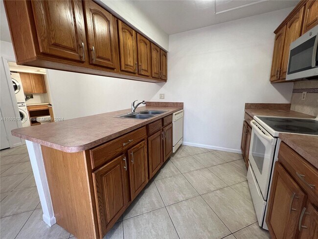 Building Photo - 773 SW 120th Way