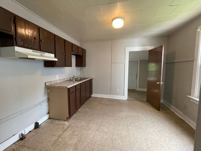 Building Photo - Spacious 4 Bedroom Twin FOR RENT in Bridge...