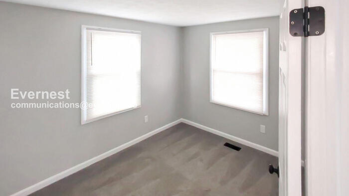 Building Photo - 949 S Harris Ave