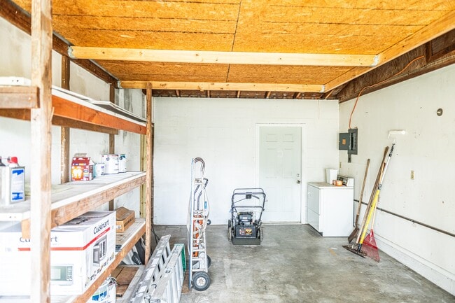 Building Photo - 912 Plato Ave