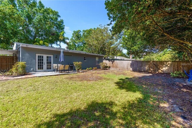 Building Photo - 3005 W Helen Ave