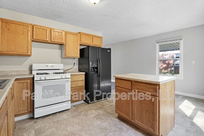 Building Photo - 3639 Richelieu Rd