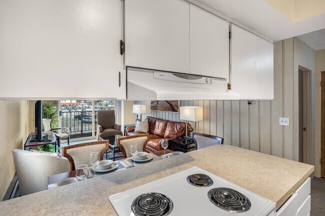 Building Photo - Downtown Furnished 1 Bed / 1 Bath Apartmen...