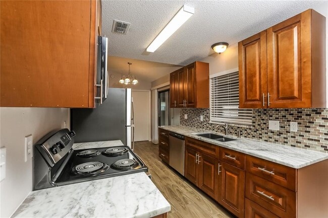 Building Photo - 3321 Knightsbridge Rd