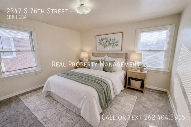 Building Photo - 2347 S 76th St