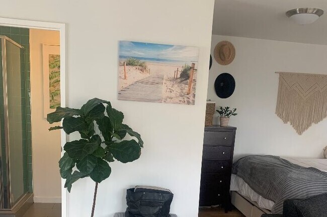 furniture not included - 206 28th St