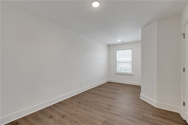 Building Photo - 375 S Port Pkwy