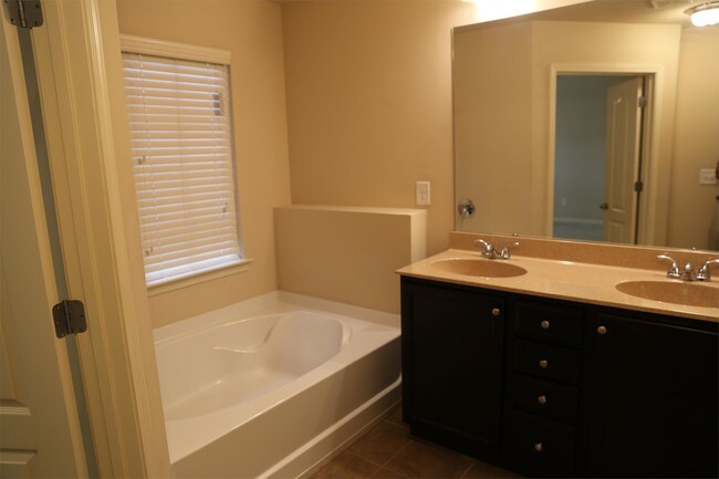 Building Photo - 2654 Sardis Chase Ct