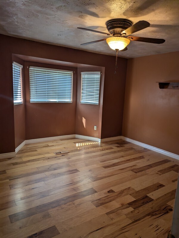 Building Photo - 554 E 9120 S