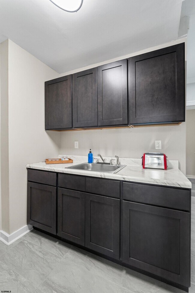 Building Photo - 207 Oriental Ave