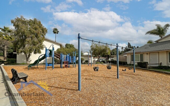 Building Photo - Cozy 3 Bedroom Townhouse in the Bay Shores South Community