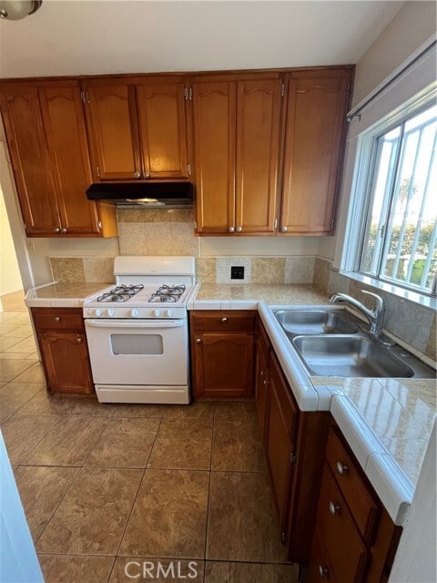 Building Photo - 1355 W 49th St