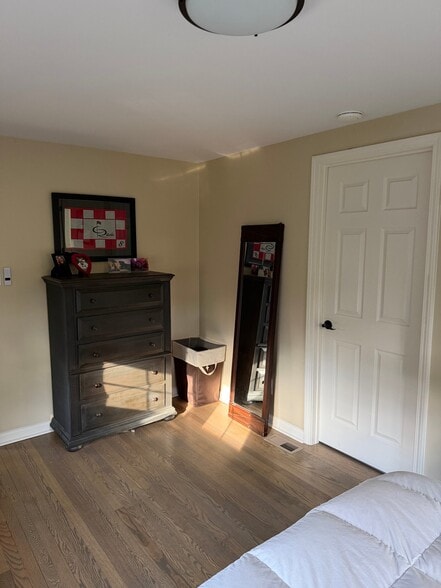 Building Photo - 33 Church Rd